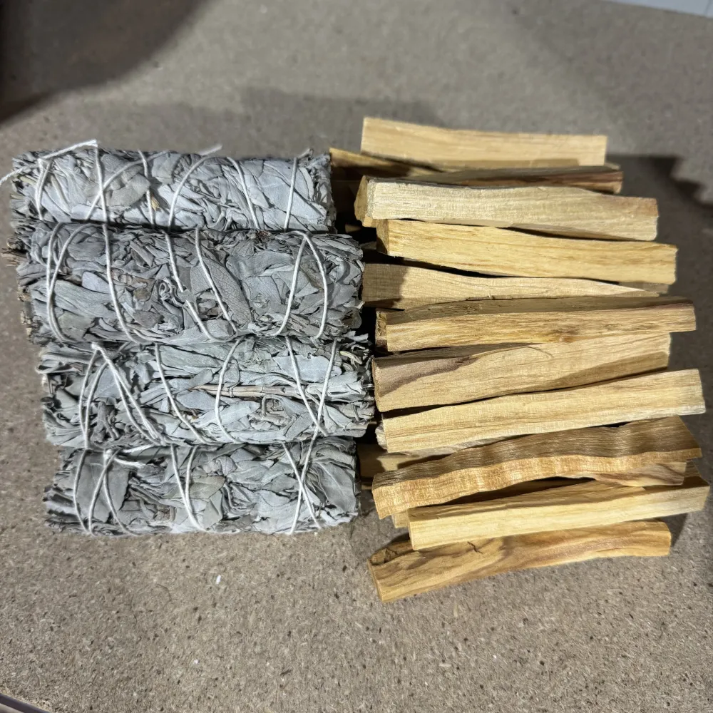 BOX salvie albă și Palo Santo – 10 buchete + 50 bucăți