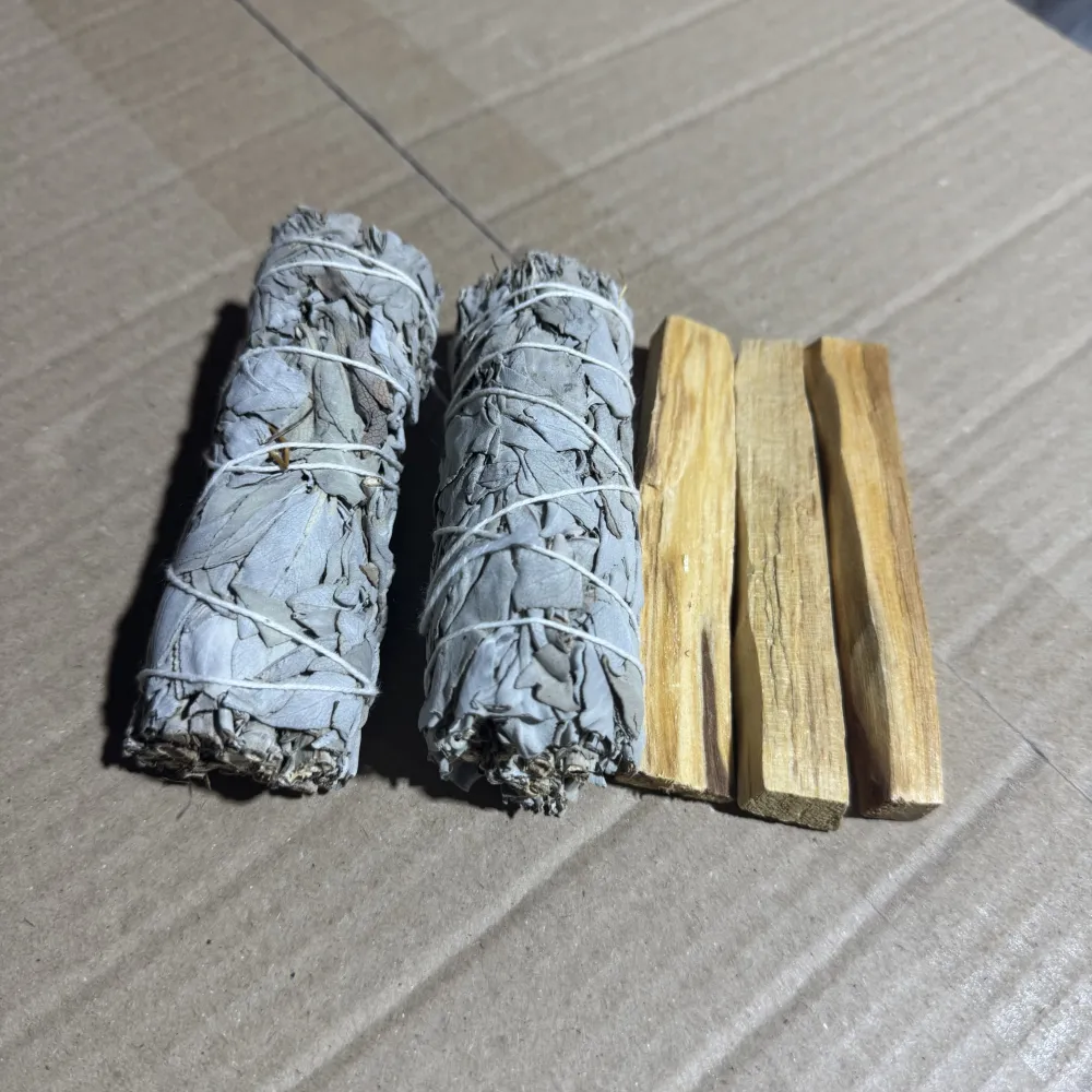 2 buchete de salvie albă și 3 Palo Santo