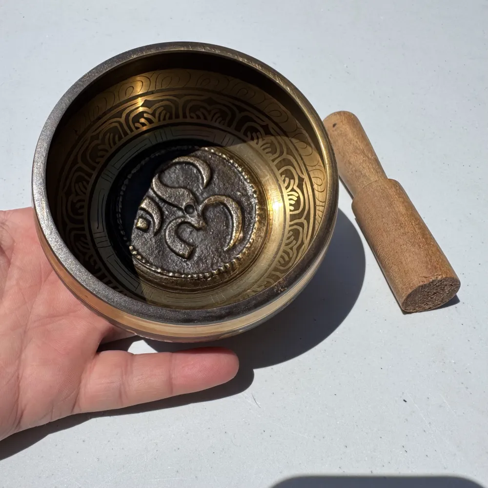 Bol tibetan cantator cu simbolul OM, din 7 metale, Nepal