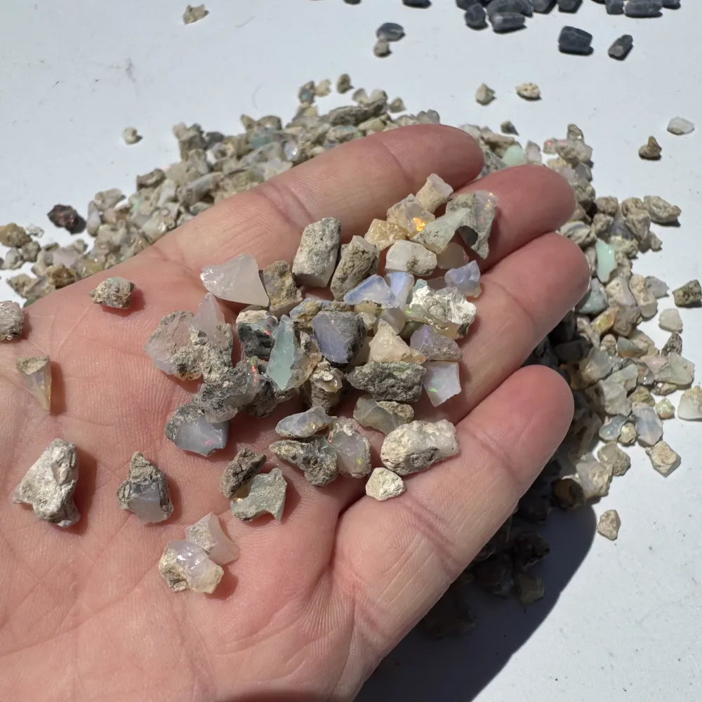 Opal de foc natural din Etiopia, bucati mici, lot 50g