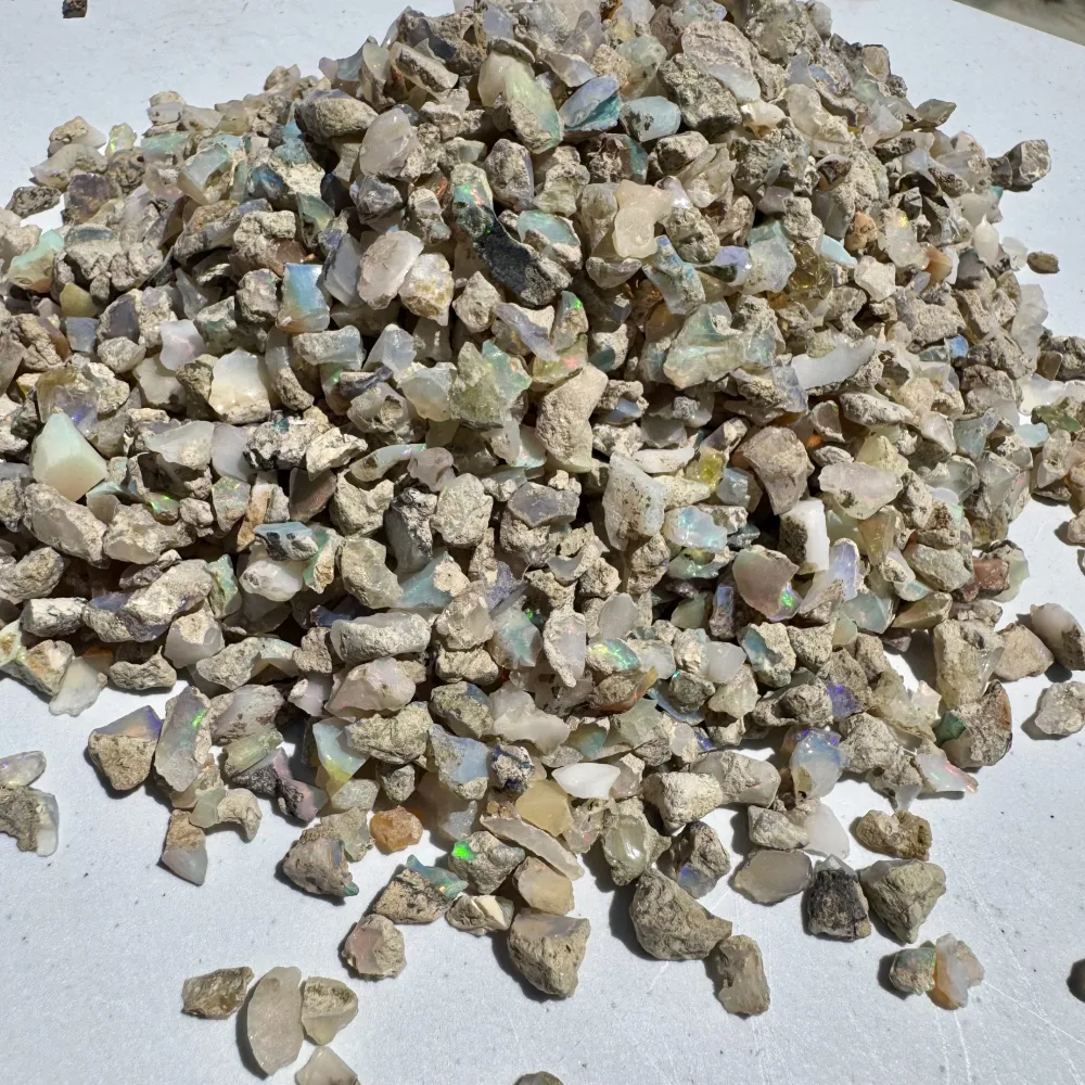 Opal de foc natural din Etiopia, bucati mici, lot 50g