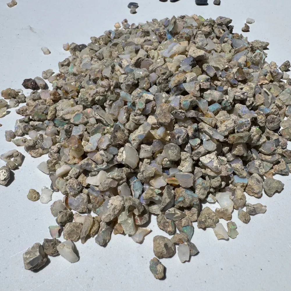 Opal de foc natural din Etiopia, bucati mici, lot 50g